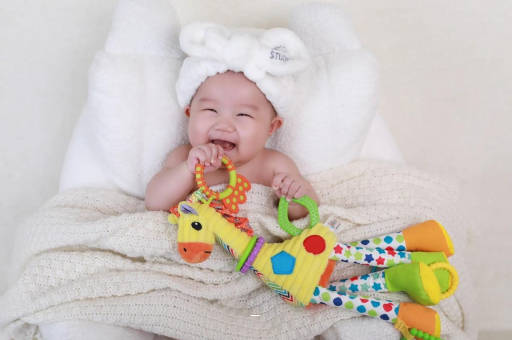 泰州四个月宝宝揉眼睛