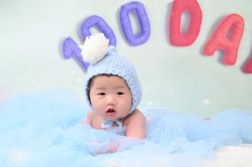 泰州宝宝不哭不闹正常吗